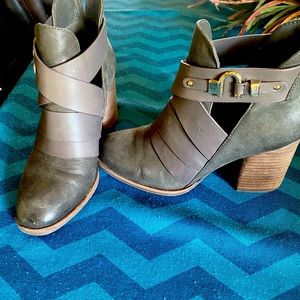 ISOLA’ grey leather booties. Like new*